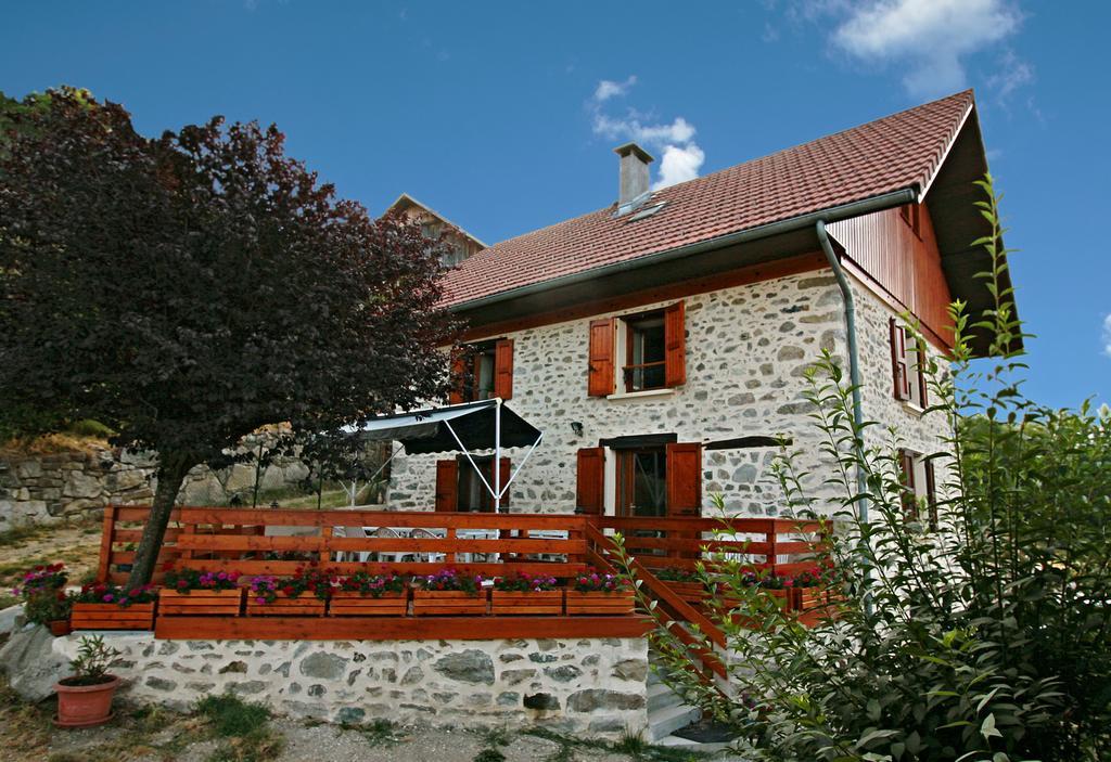 Le Carnival Bed and Breakfast Laval  Eksteriør billede